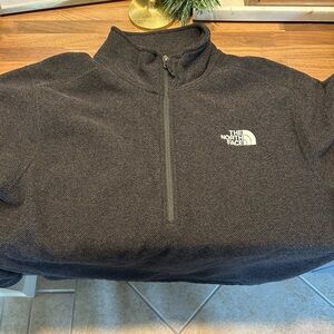 North face men’s quarter zip, size L